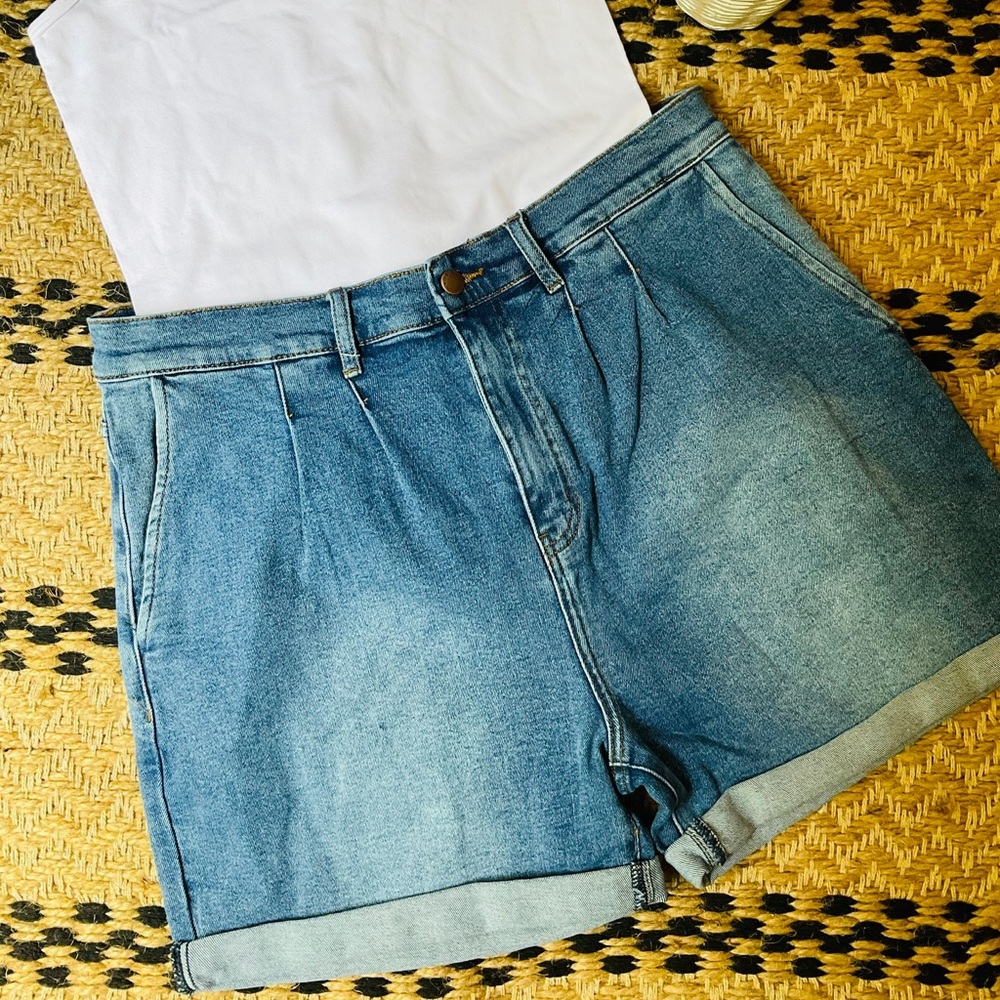 (PLUS) Denim Mom Shorts